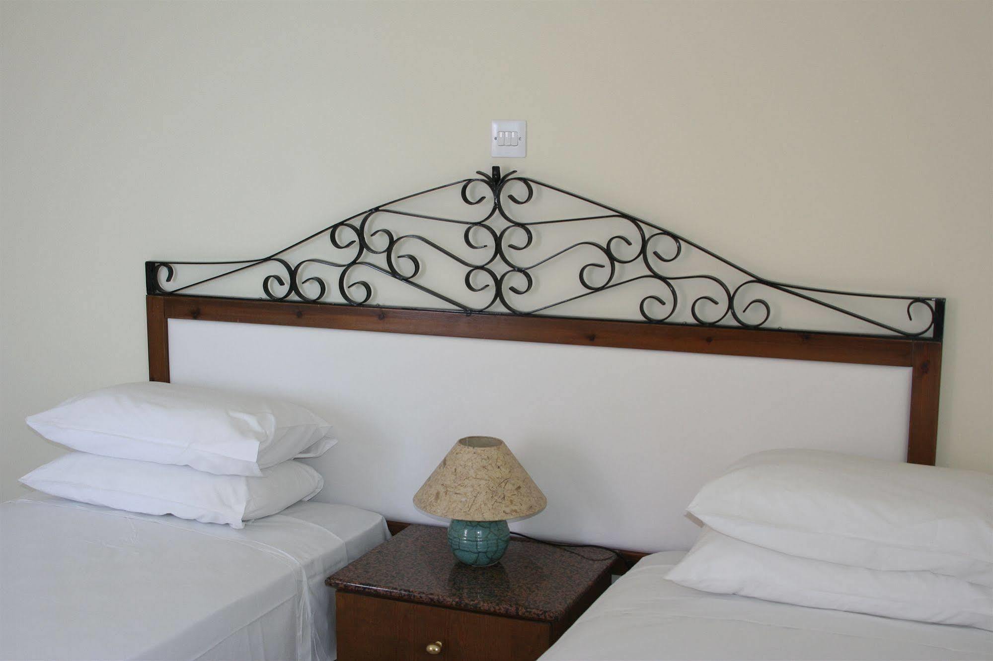 Mackenzie Beach Hotel Larnaca Exterior foto