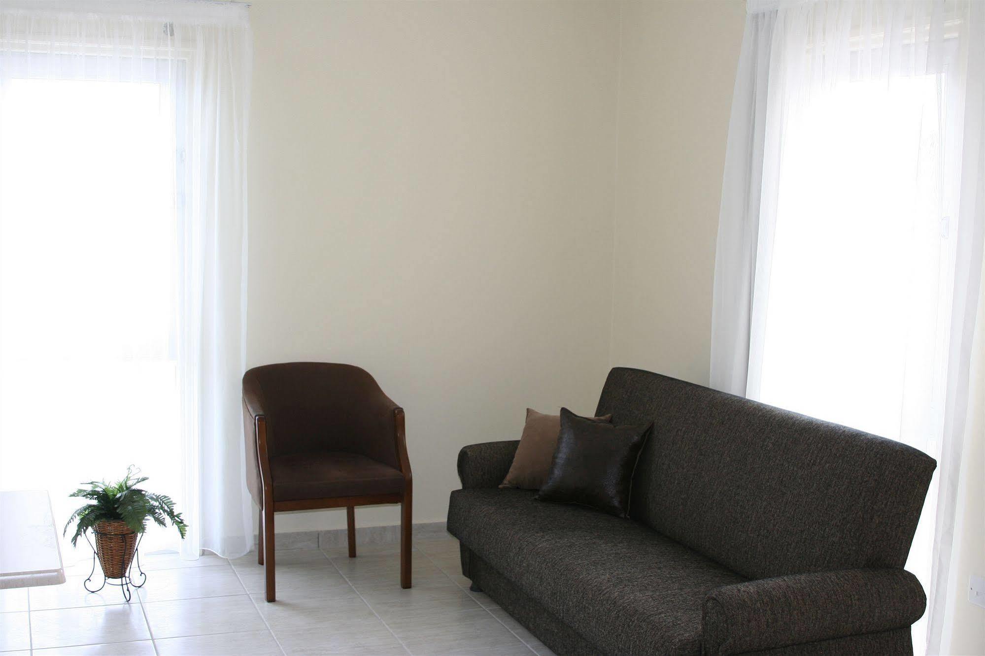 Mackenzie Beach Hotel Larnaca Quarto foto