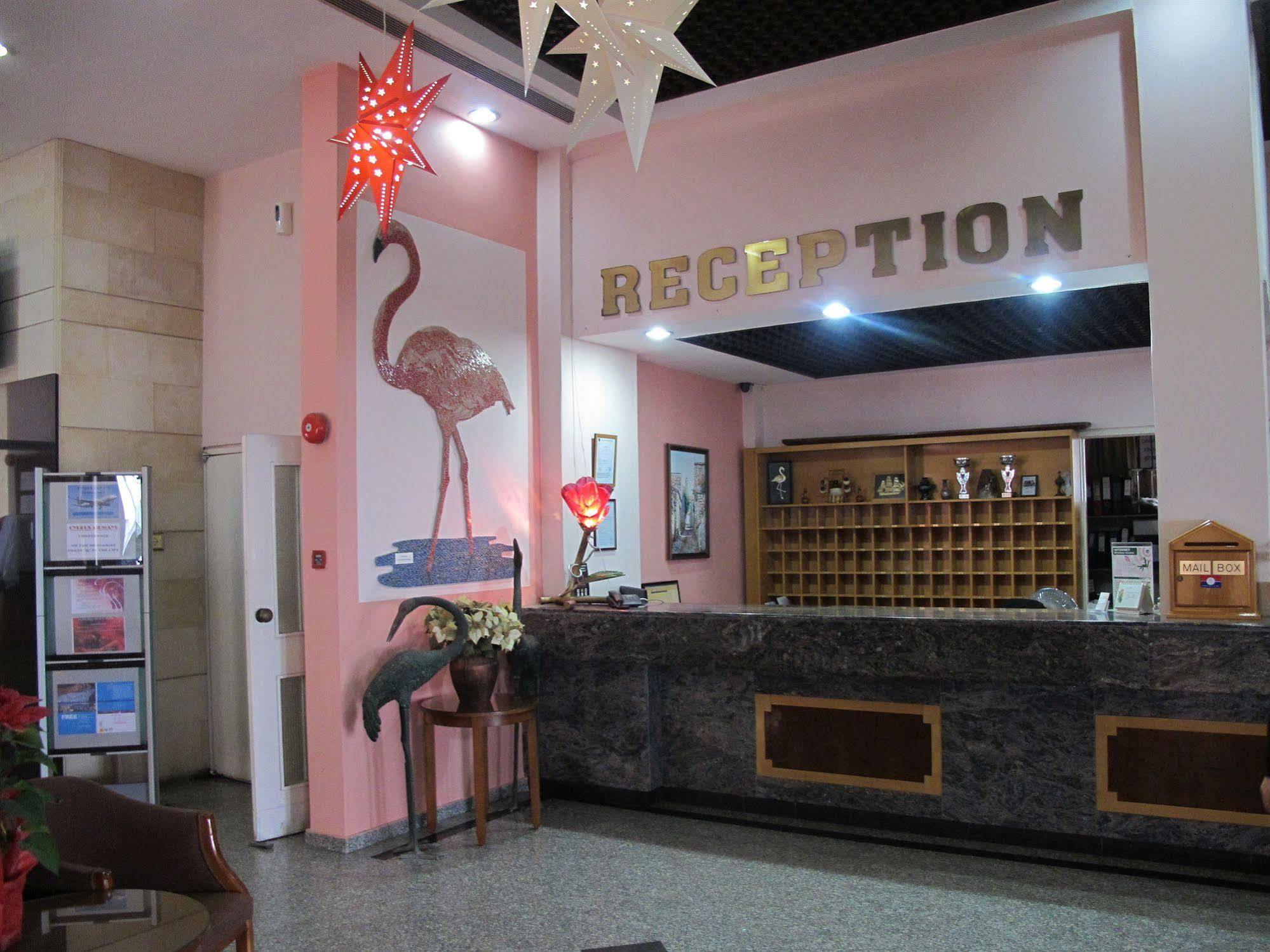 Mackenzie Beach Hotel Larnaca Exterior foto