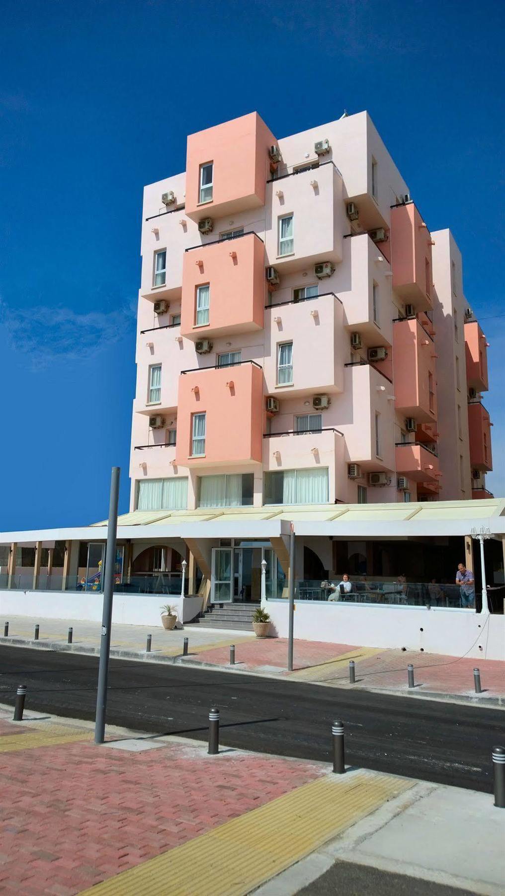 Mackenzie Beach Hotel Larnaca Exterior foto