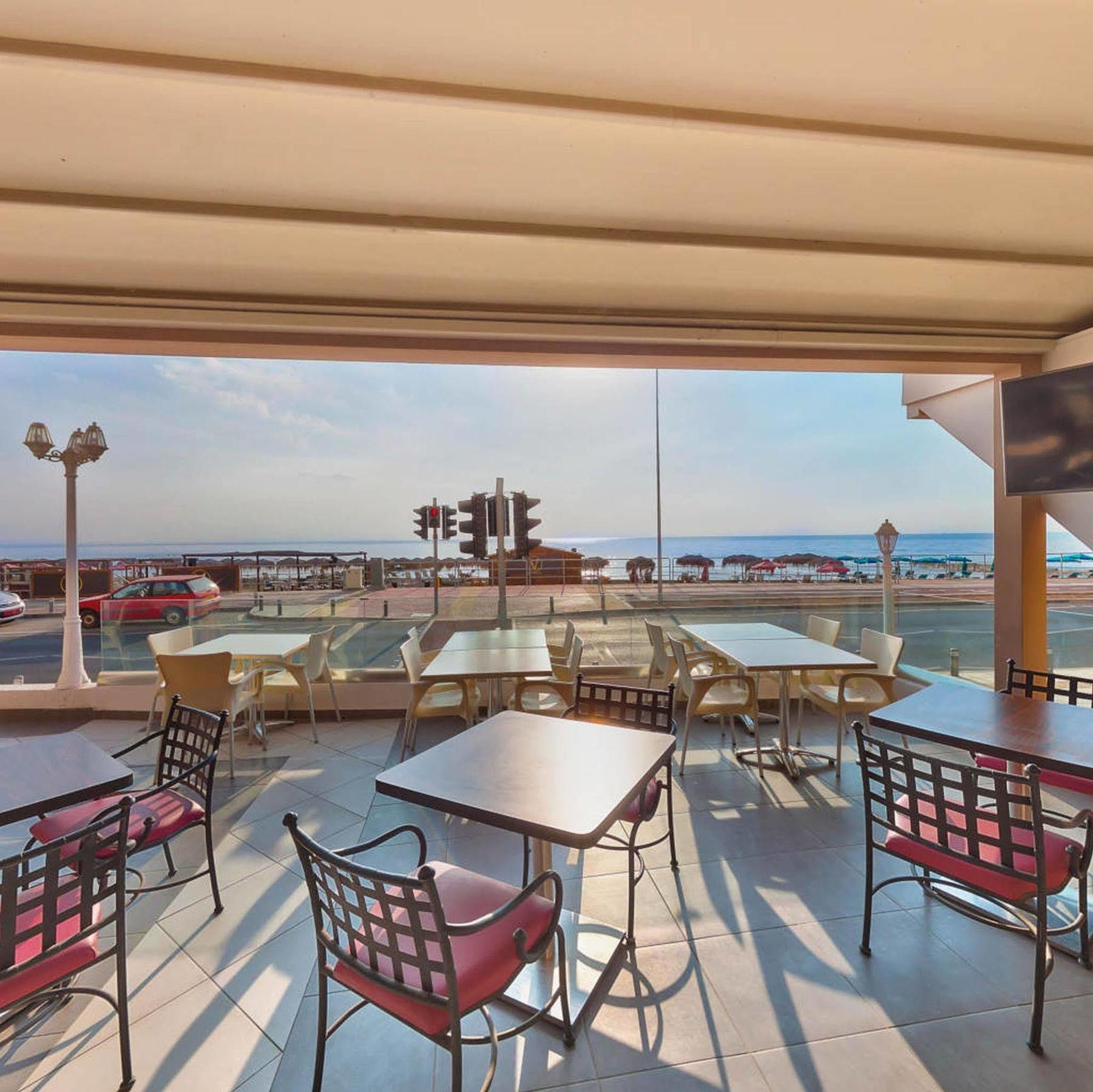 Mackenzie Beach Hotel Larnaca Exterior foto
