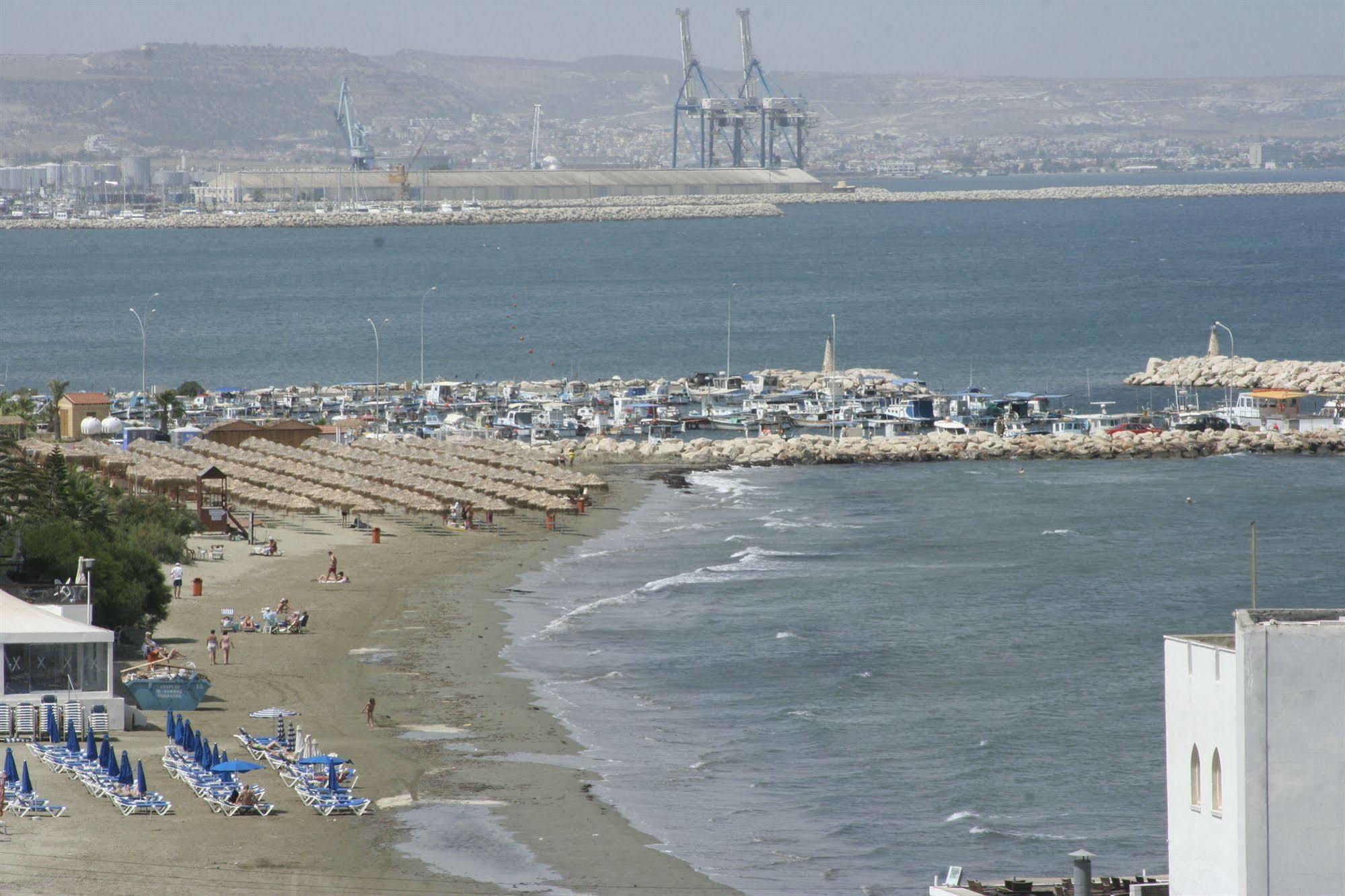 Mackenzie Beach Hotel Larnaca Exterior foto