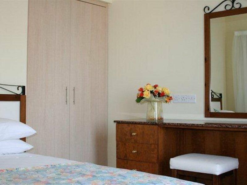 Mackenzie Beach Hotel Larnaca Quarto foto