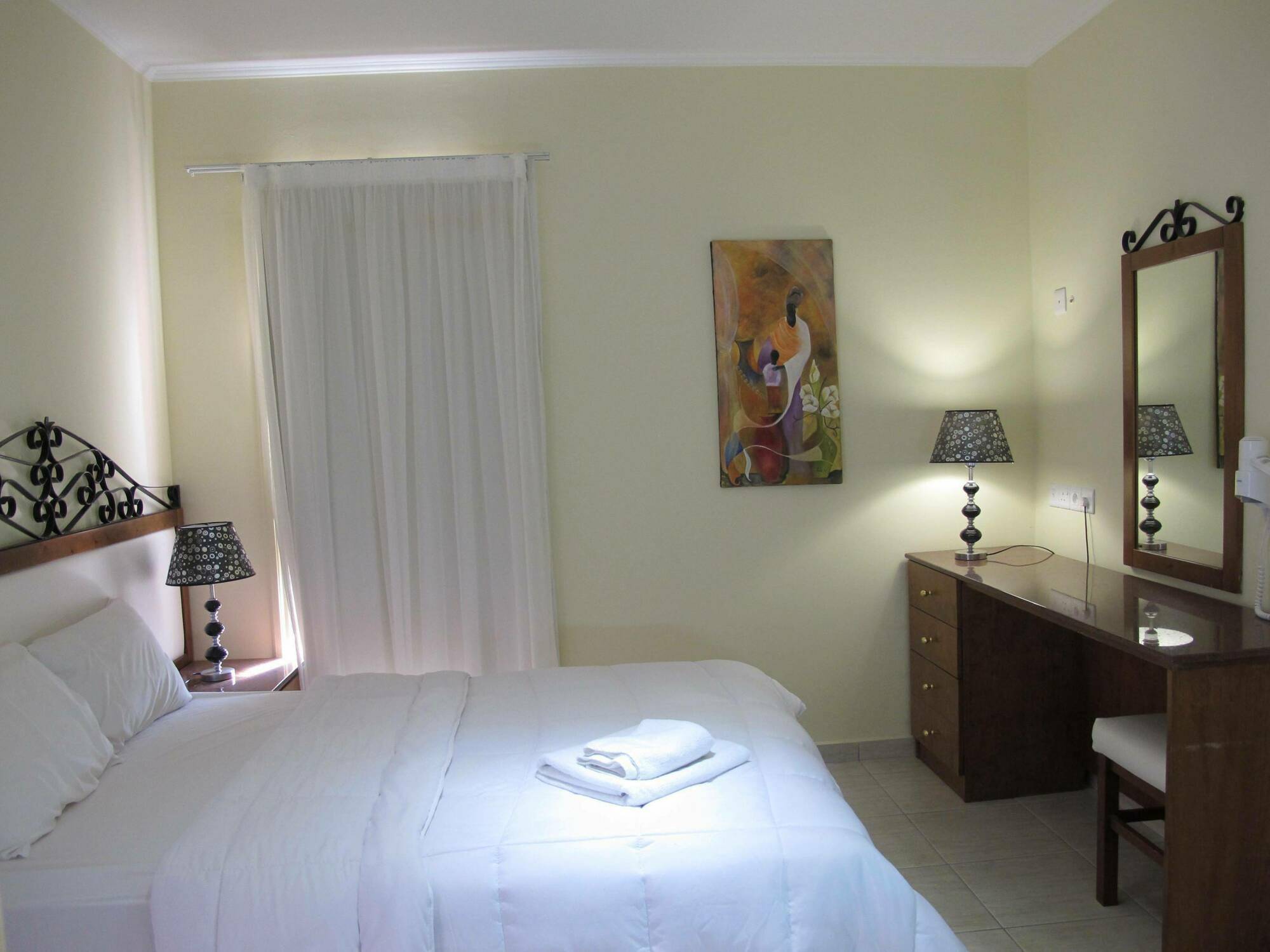 Mackenzie Beach Hotel Larnaca Exterior foto