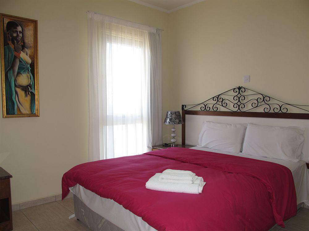 Mackenzie Beach Hotel Larnaca Quarto foto